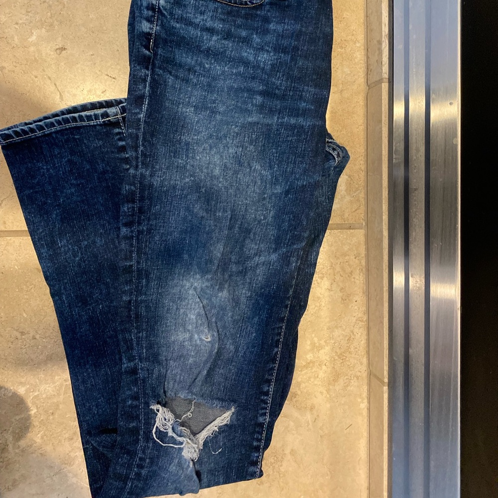 Distressed jeans - Picture 2 of 2